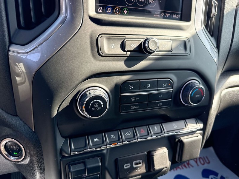 Chevrolet Silverado 1500 Vehicle Full-screen Gallery Image 35