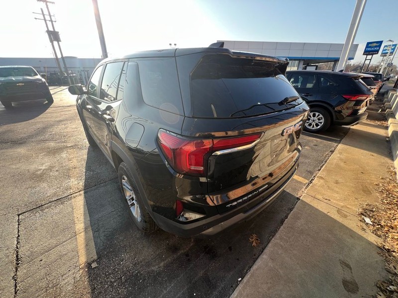 GMC Terrain Vehicle Full-screen Gallery Image 4