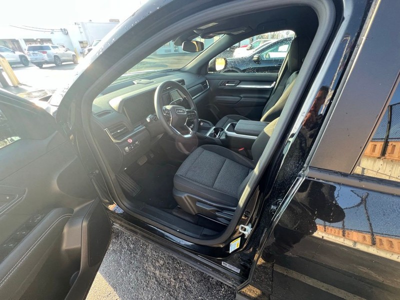 GMC Terrain Vehicle Full-screen Gallery Image 7