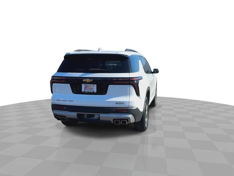 Chevrolet Traverse Vehicle Full-screen Gallery Image 11