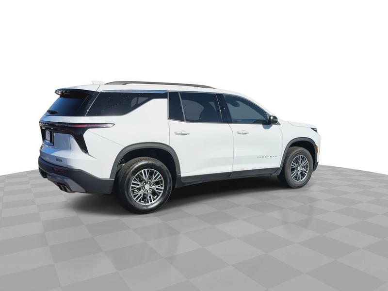 Chevrolet Traverse Vehicle Full-screen Gallery Image 13