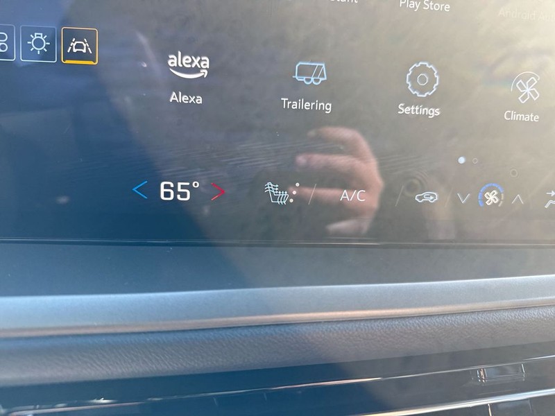 Chevrolet Traverse Vehicle Full-screen Gallery Image 40