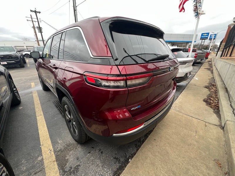 Jeep Grand Cherokee Vehicle Full-screen Gallery Image 4