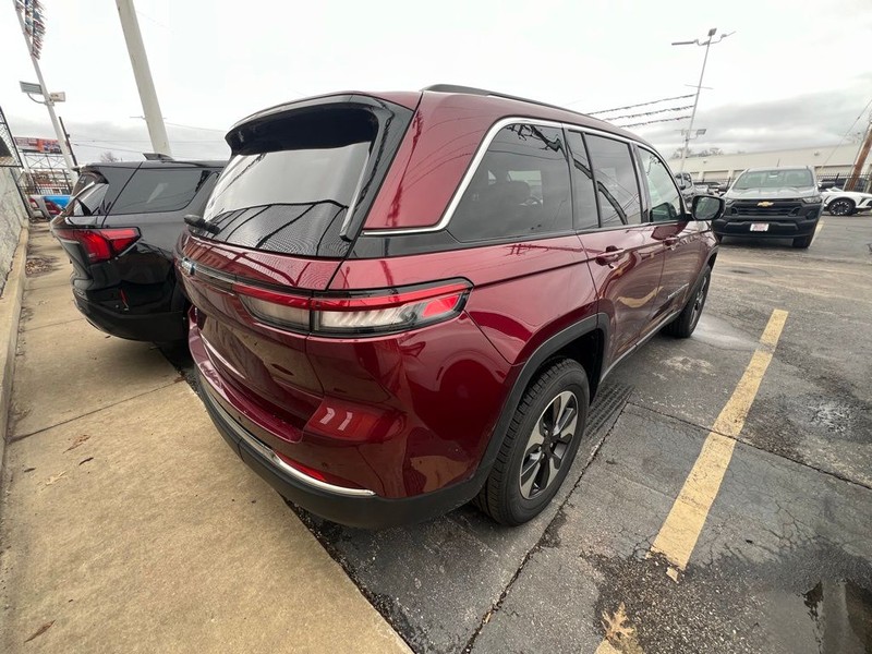 Jeep Grand Cherokee Vehicle Full-screen Gallery Image 6