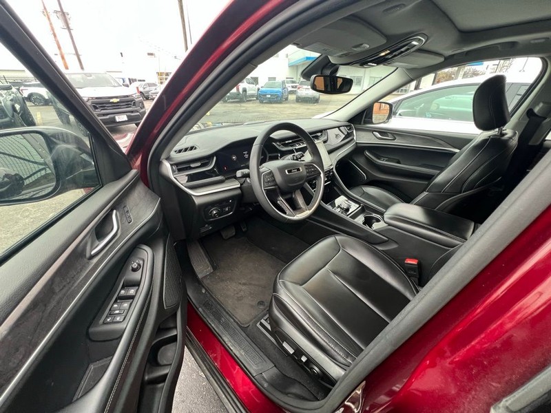 Jeep Grand Cherokee Vehicle Full-screen Gallery Image 7