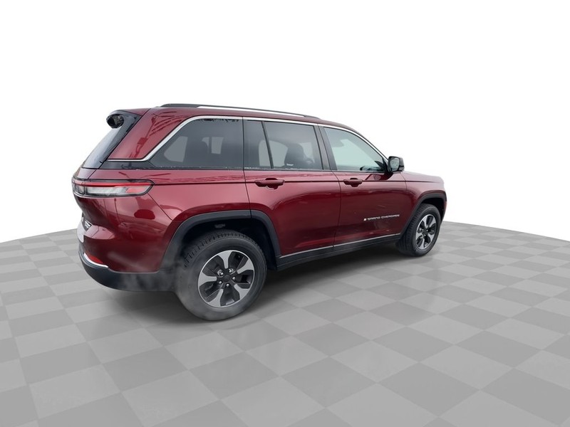 Jeep Grand Cherokee 4xe Vehicle Full-screen Gallery Image 13