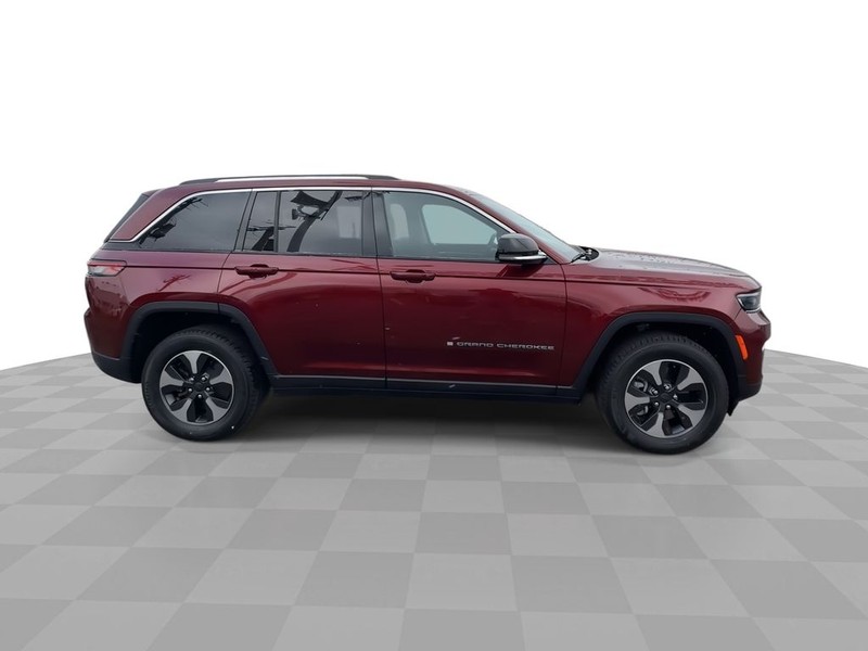 Jeep Grand Cherokee 4xe Vehicle Full-screen Gallery Image 14