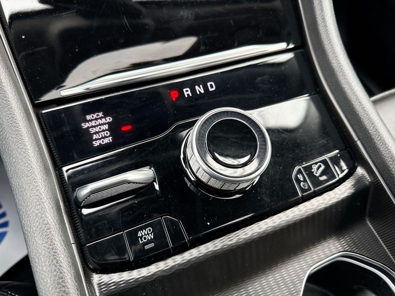 Jeep Grand Cherokee 4xe Vehicle Full-screen Gallery Image 23