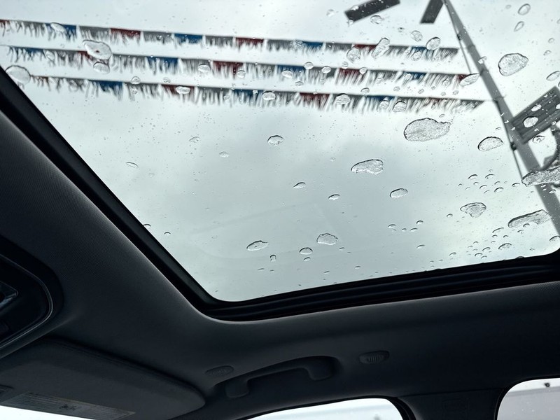 Jeep Grand Cherokee 4xe Vehicle Full-screen Gallery Image 27