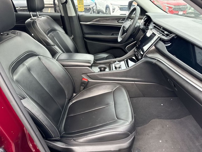 Jeep Grand Cherokee 4xe Vehicle Full-screen Gallery Image 36