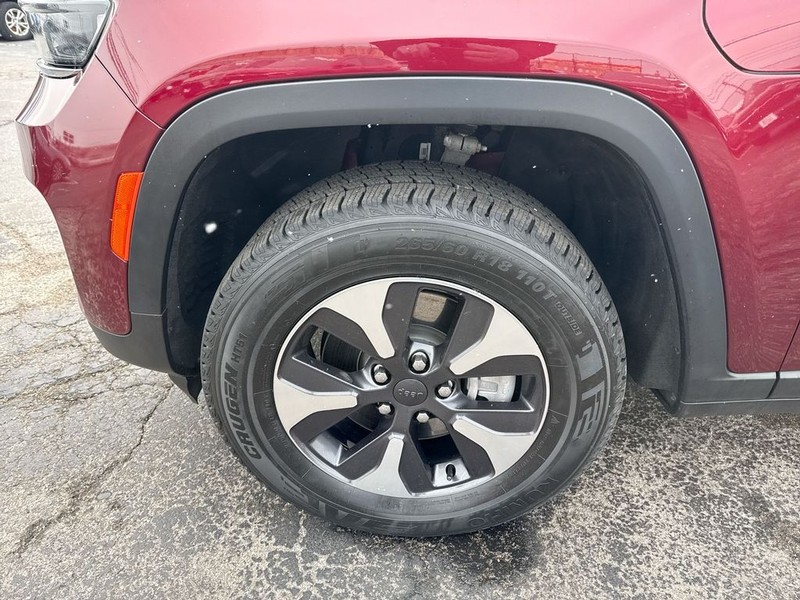 Jeep Grand Cherokee 4xe Vehicle Full-screen Gallery Image 41