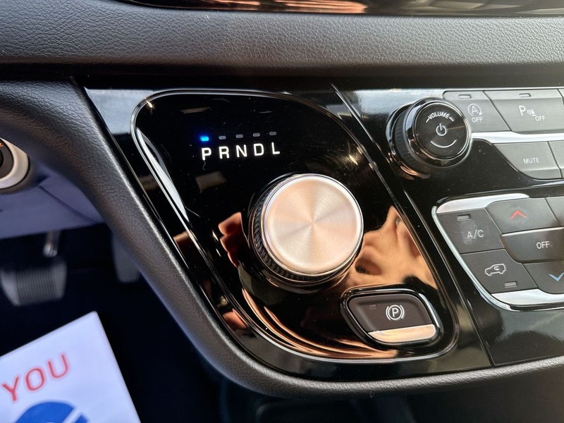 Chrysler Pacifica Vehicle Full-screen Gallery Image 22