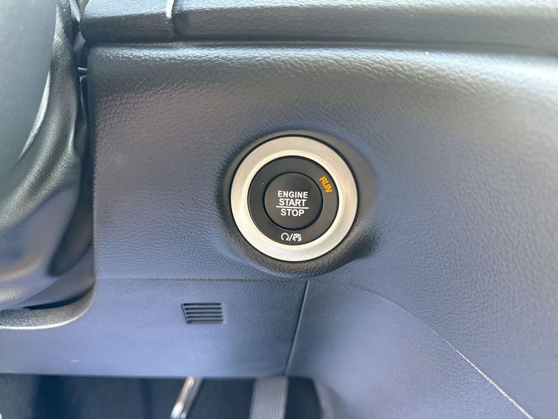 Chrysler Pacifica Vehicle Full-screen Gallery Image 23