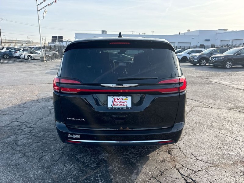 Chrysler Pacifica Vehicle Full-screen Gallery Image 31