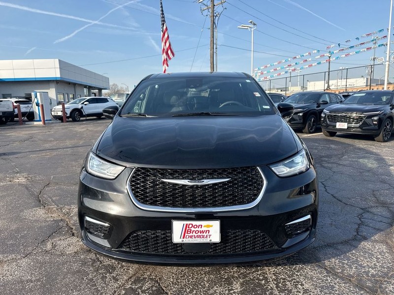 Chrysler Pacifica Vehicle Full-screen Gallery Image 35