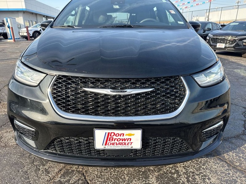 Chrysler Pacifica Vehicle Full-screen Gallery Image 36