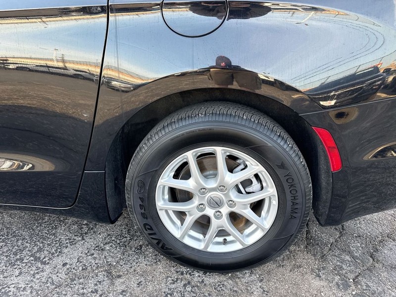 Chrysler Pacifica Vehicle Full-screen Gallery Image 38