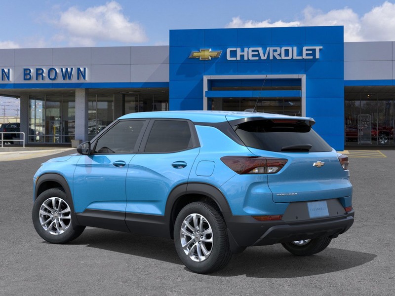 Chevrolet Trailblazer Vehicle Full-screen Gallery Image 3