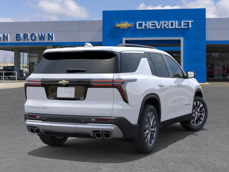 Chevrolet Traverse Vehicle Full-screen Gallery Image 4