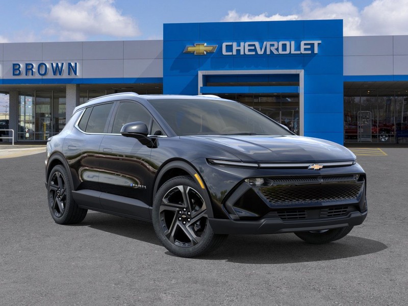 Chevrolet Equinox EV Vehicle Full-screen Gallery Image 7