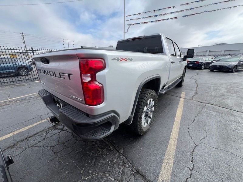 Chevrolet Silverado 2500HD Vehicle Full-screen Gallery Image 04