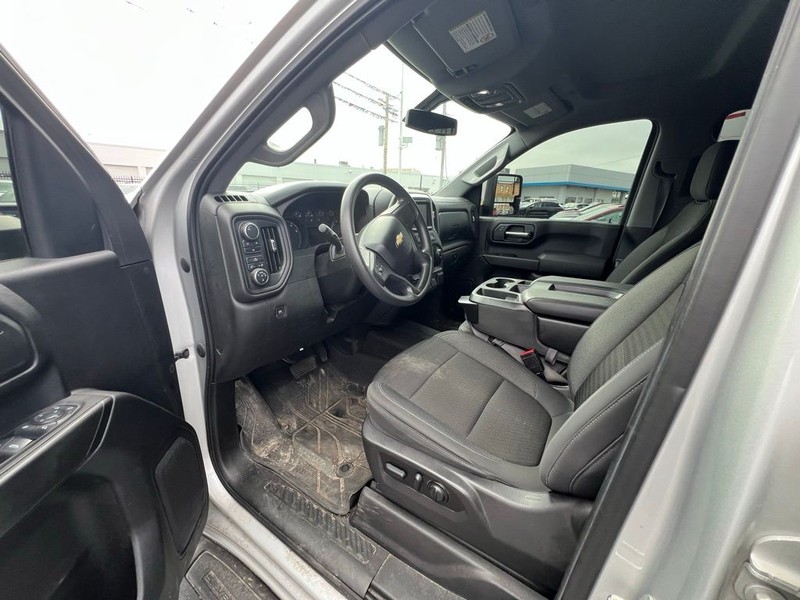 Chevrolet Silverado 2500HD Vehicle Full-screen Gallery Image 05