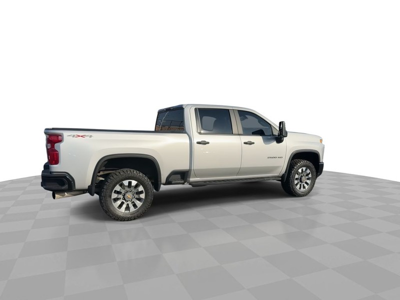 Chevrolet Silverado 2500HD Vehicle Full-screen Gallery Image 13