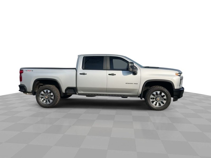 Chevrolet Silverado 2500HD Vehicle Full-screen Gallery Image 14