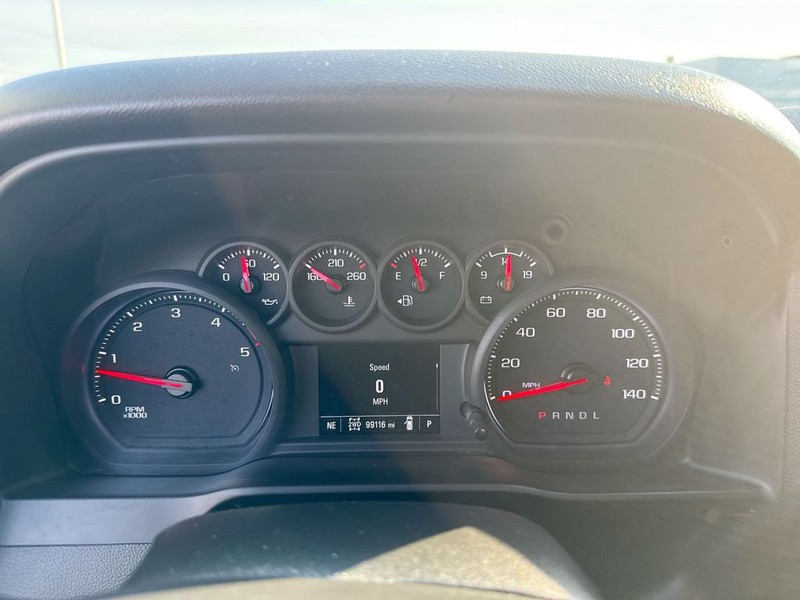 Chevrolet Silverado 2500HD Vehicle Full-screen Gallery Image 19