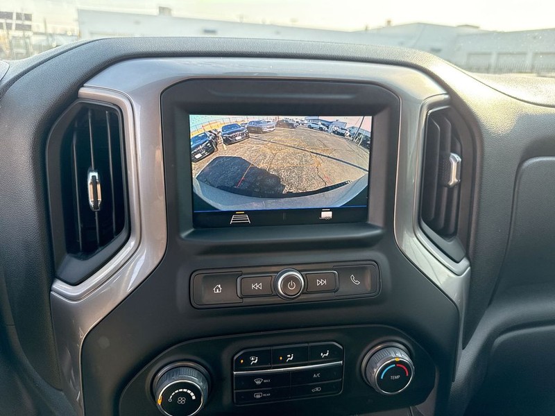 Chevrolet Silverado 2500HD Vehicle Full-screen Gallery Image 21