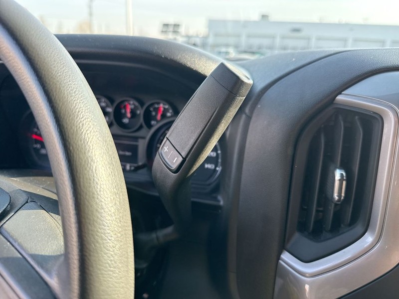 Chevrolet Silverado 2500HD Vehicle Full-screen Gallery Image 22