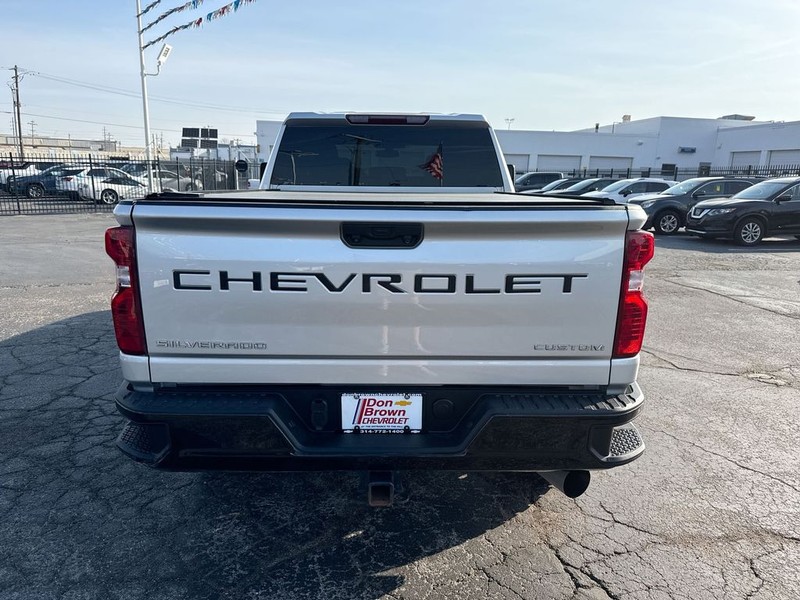 Chevrolet Silverado 2500HD Vehicle Full-screen Gallery Image 30