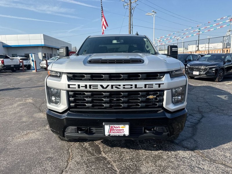 Chevrolet Silverado 2500HD Vehicle Full-screen Gallery Image 34