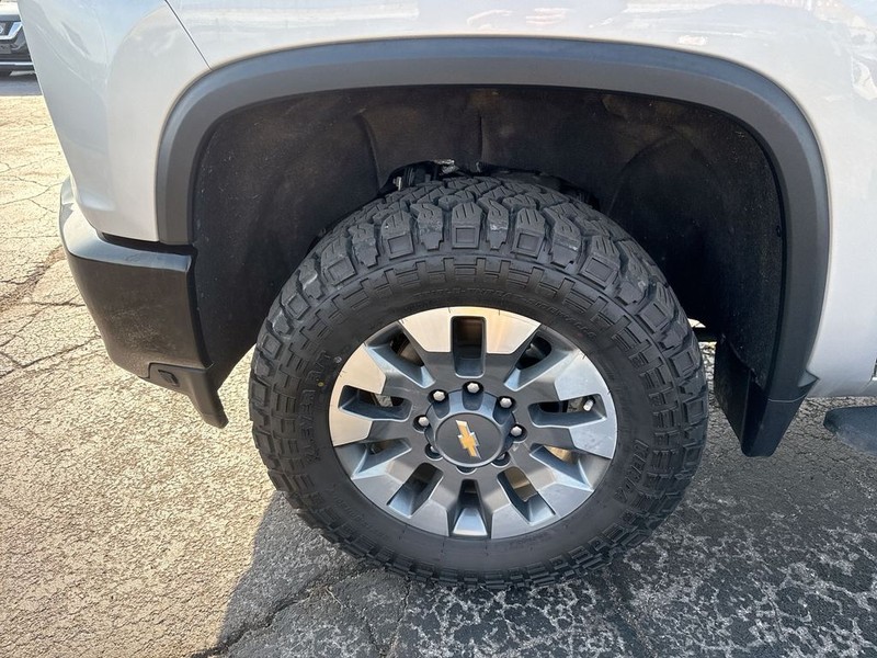 Chevrolet Silverado 2500HD Vehicle Full-screen Gallery Image 37