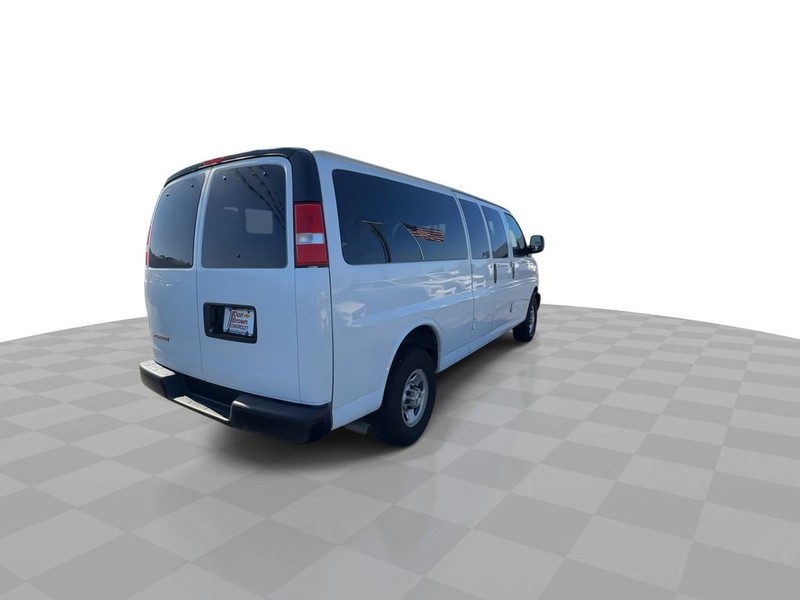 Chevrolet Express Passenger Vehicle Full-screen Gallery Image 13