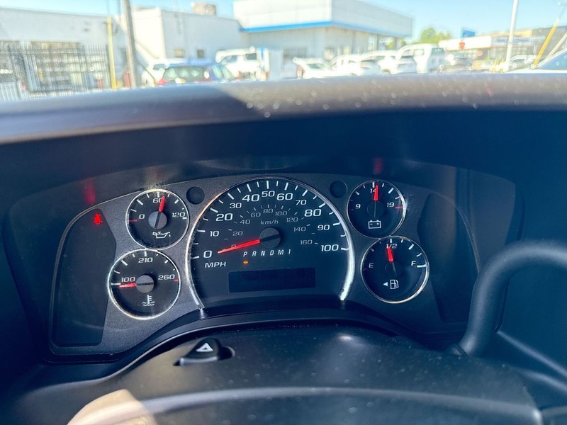 Chevrolet Express Passenger Vehicle Full-screen Gallery Image 18