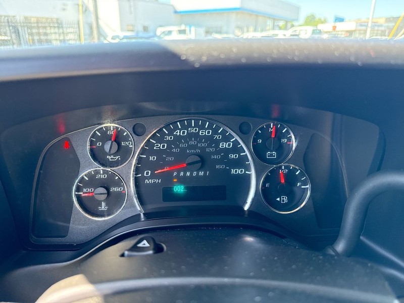 Chevrolet Express Passenger Vehicle Full-screen Gallery Image 19