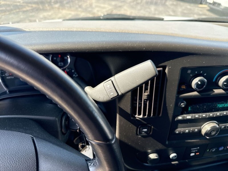 Chevrolet Express Passenger Vehicle Full-screen Gallery Image 22