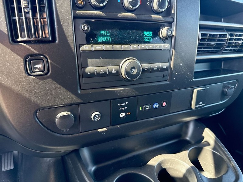 Chevrolet Express Passenger Vehicle Full-screen Gallery Image 23