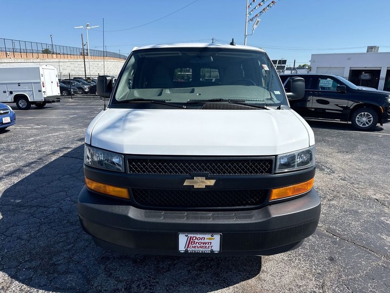 Chevrolet Express Passenger Vehicle Full-screen Gallery Image 34