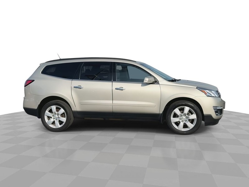 Chevrolet Traverse Vehicle Full-screen Gallery Image 14