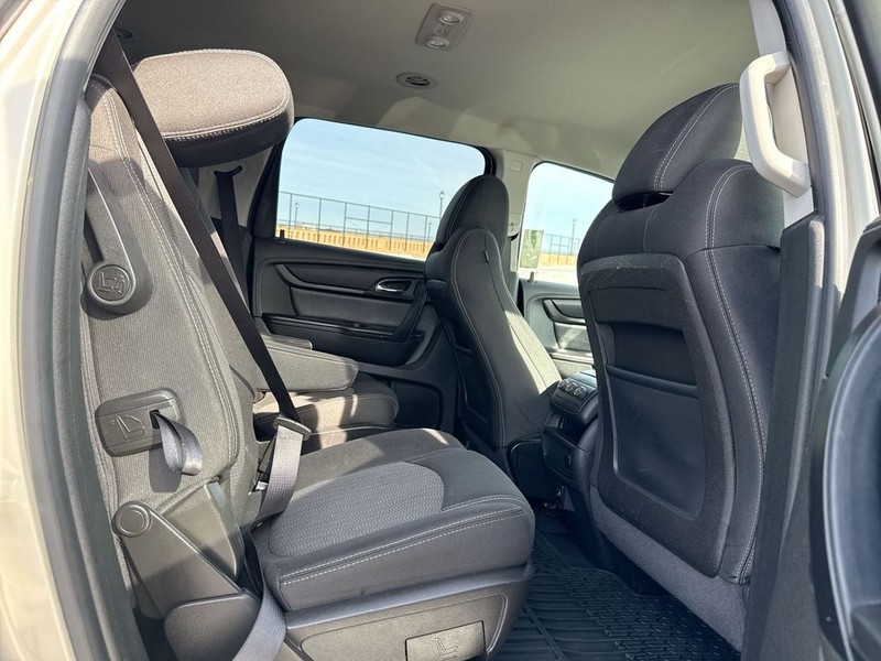 Chevrolet Traverse Vehicle Full-screen Gallery Image 31