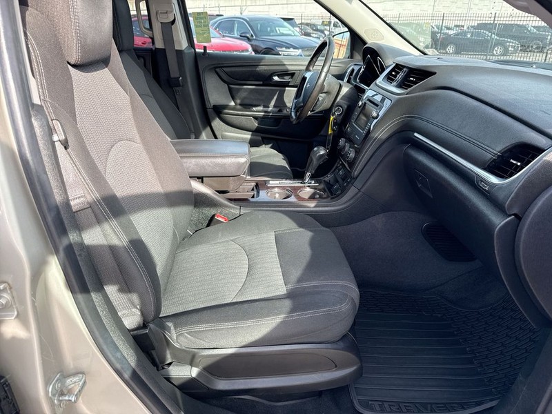 Chevrolet Traverse Vehicle Full-screen Gallery Image 32