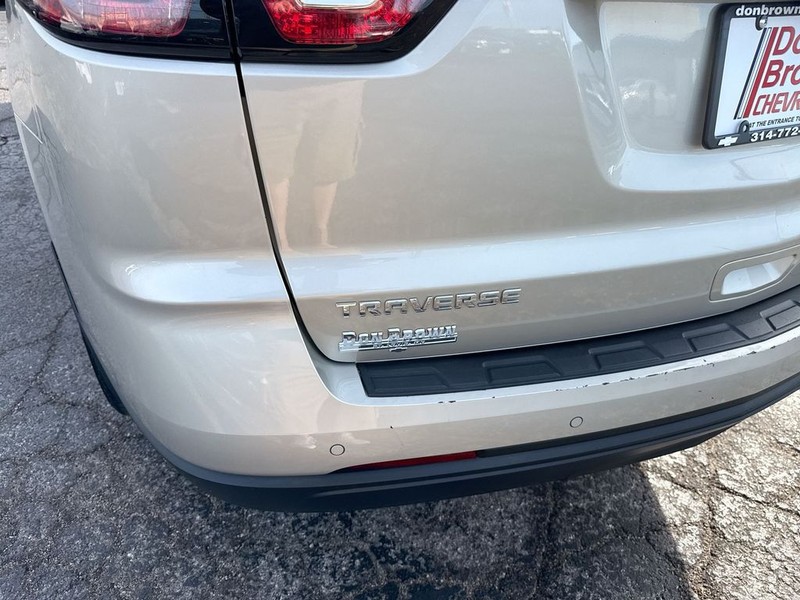 Chevrolet Traverse Vehicle Full-screen Gallery Image 36