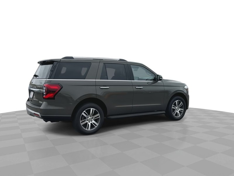 Ford Expedition Vehicle Full-screen Gallery Image 13