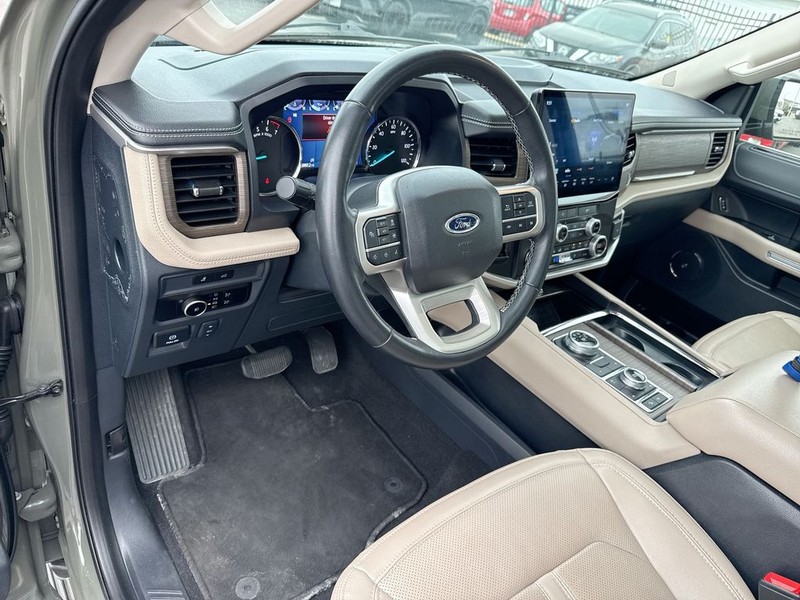 Ford Expedition Vehicle Full-screen Gallery Image 17