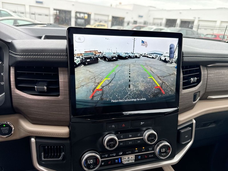 Ford Expedition Vehicle Full-screen Gallery Image 21