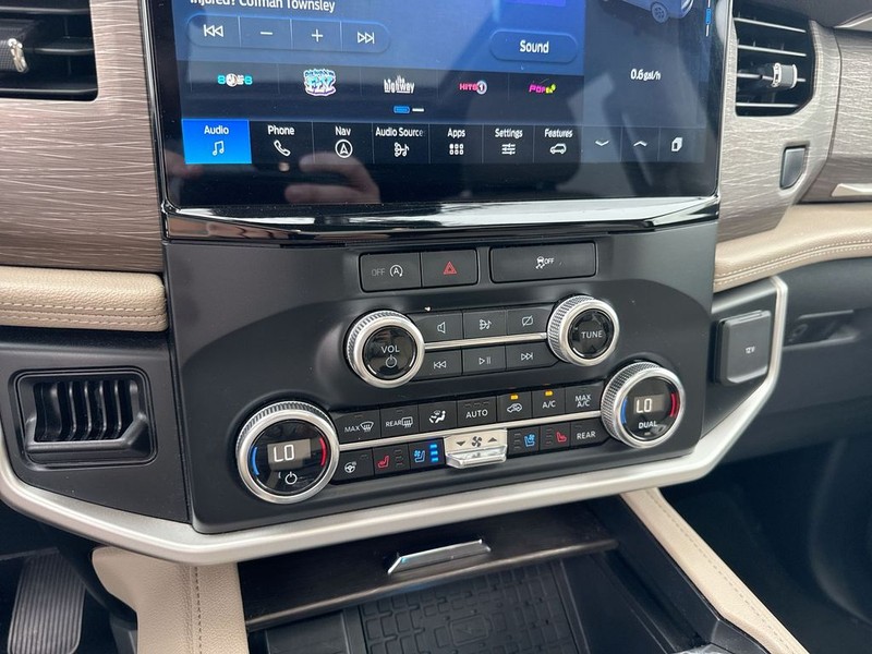 Ford Expedition Vehicle Full-screen Gallery Image 24