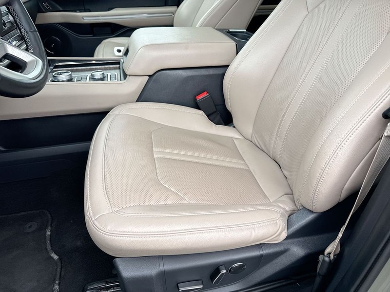 Ford Expedition Vehicle Full-screen Gallery Image 27