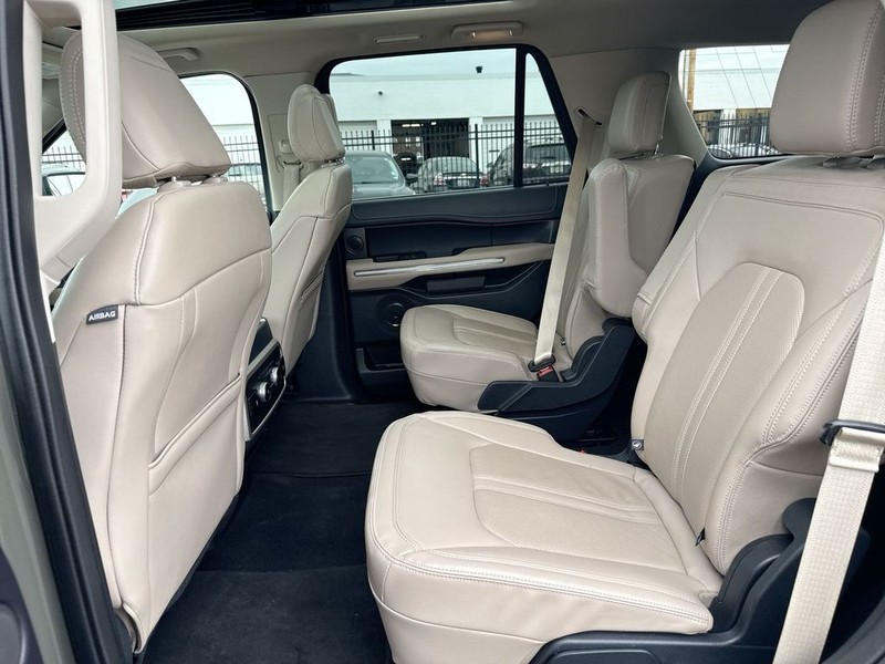 Ford Expedition Vehicle Full-screen Gallery Image 31